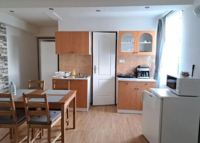 Nefelejcs Vendeghaz Penzion Balatonkenese